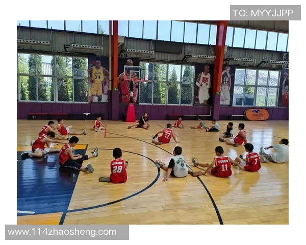 广西篮球场热潮来袭球迷齐聚共享激情与梦想的篮球盛宴